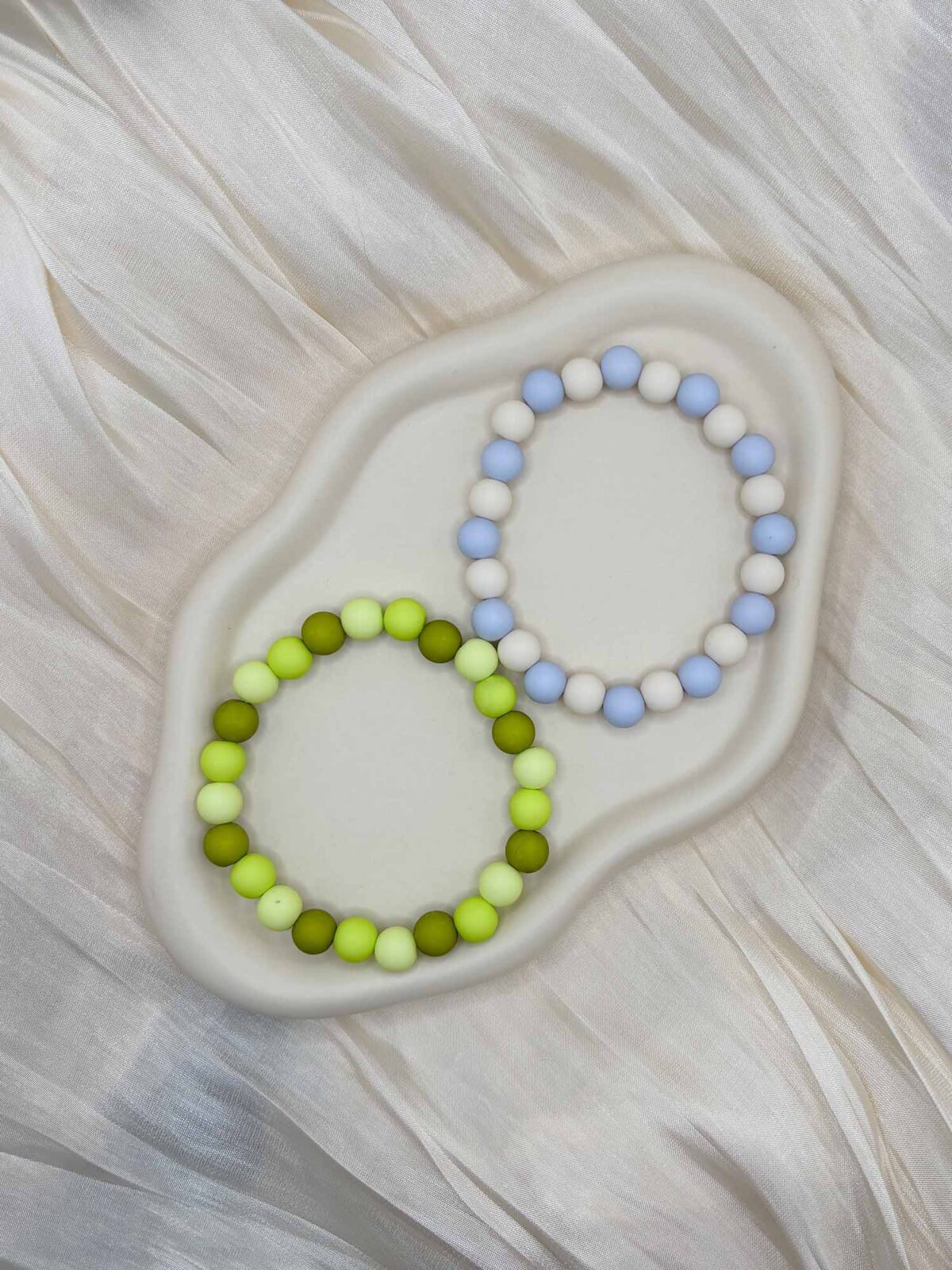 Buntes elastisches Perlenarmband für Sommer, Urlaub oder Freizeit