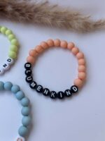 Schmuck Armband für Blumenkinder aus bunten Perlen