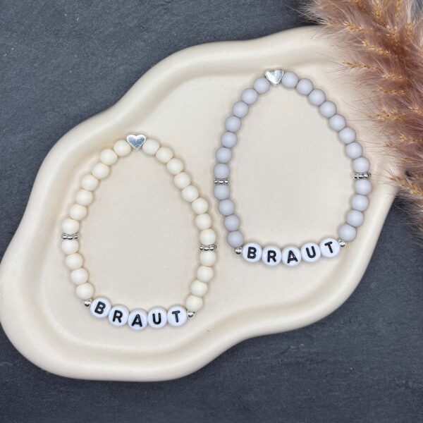 Buntes Perlenarmband mit Braut Schriftzug für Hochzeit