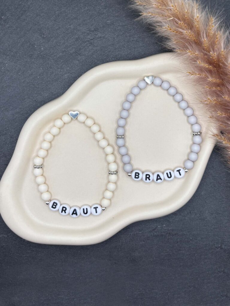Buntes Perlenarmband mit Braut Schriftzug für Hochzeit