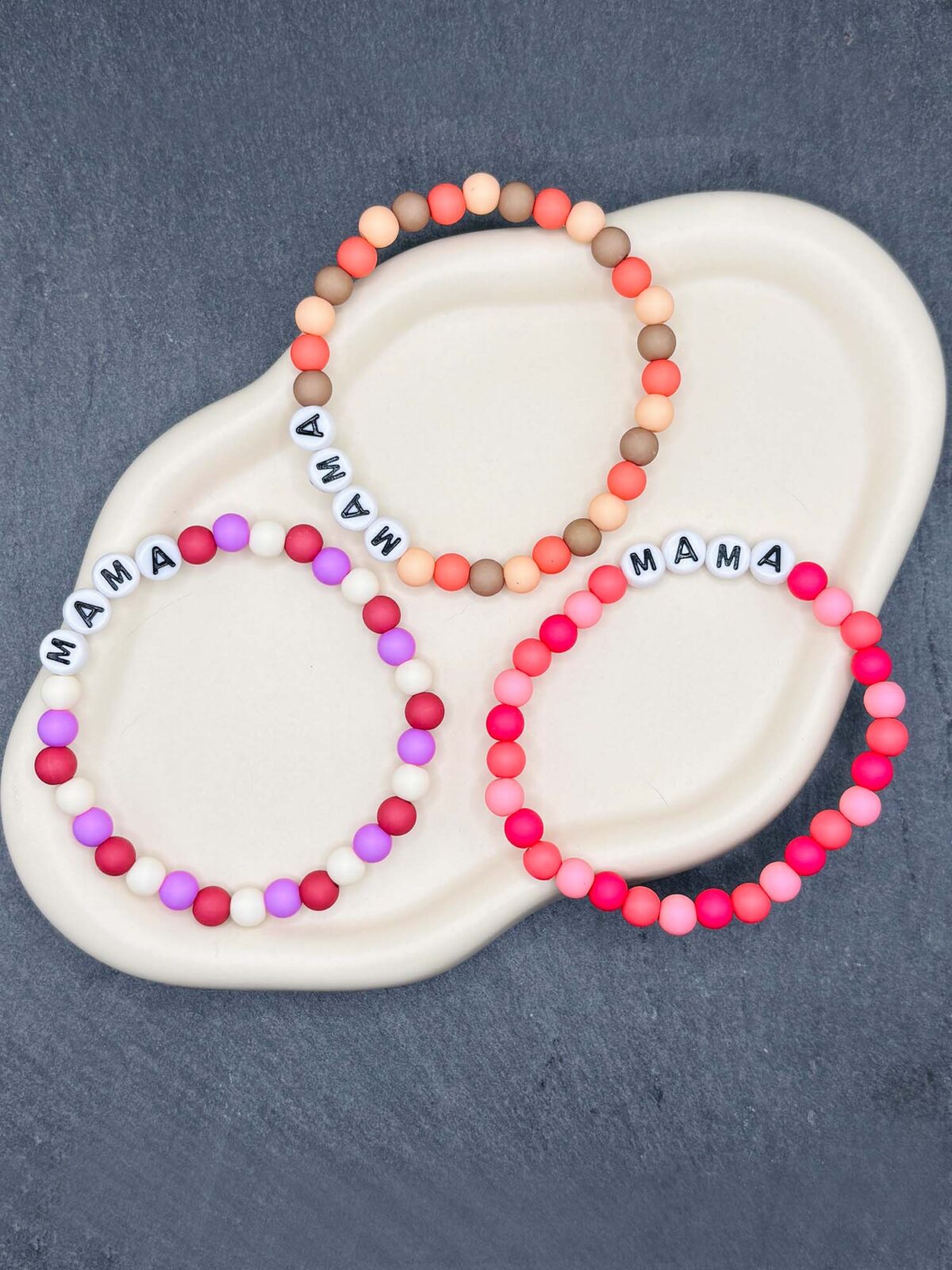 MAMA Armbänder in drei modernen Farben als Geschenk