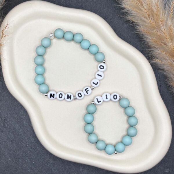 Mama-Kind-Perlenarmband personalisiert in Mint mit Namen