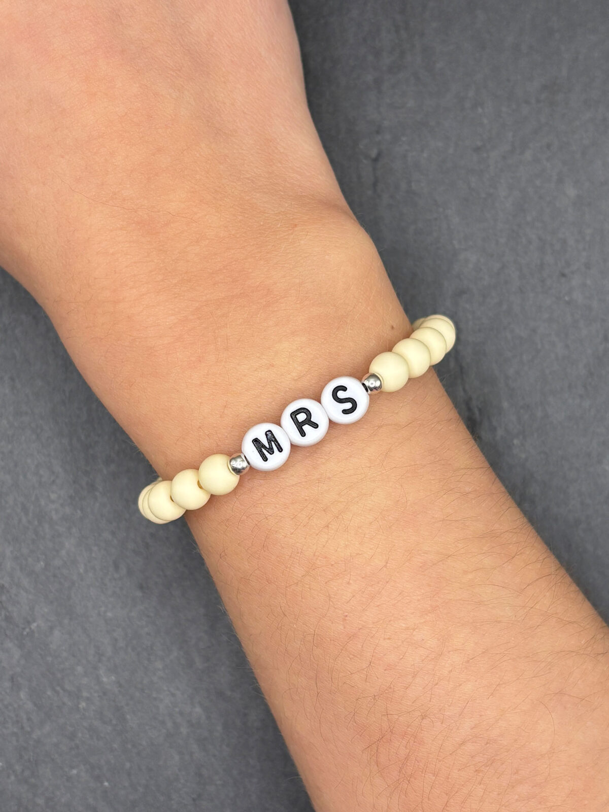 Personalisiertes Partnerarmband Mr & Mrs mit Initialien – Bild 6