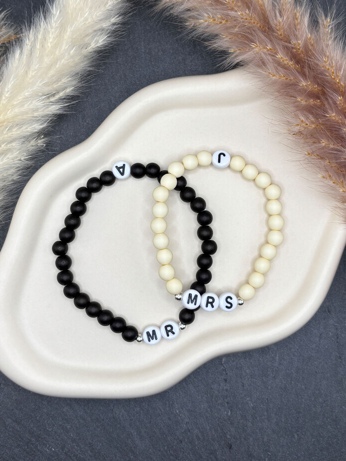 Personalisiertes Partnerarmband Mr & Mrs mit Initialien – Bild 10