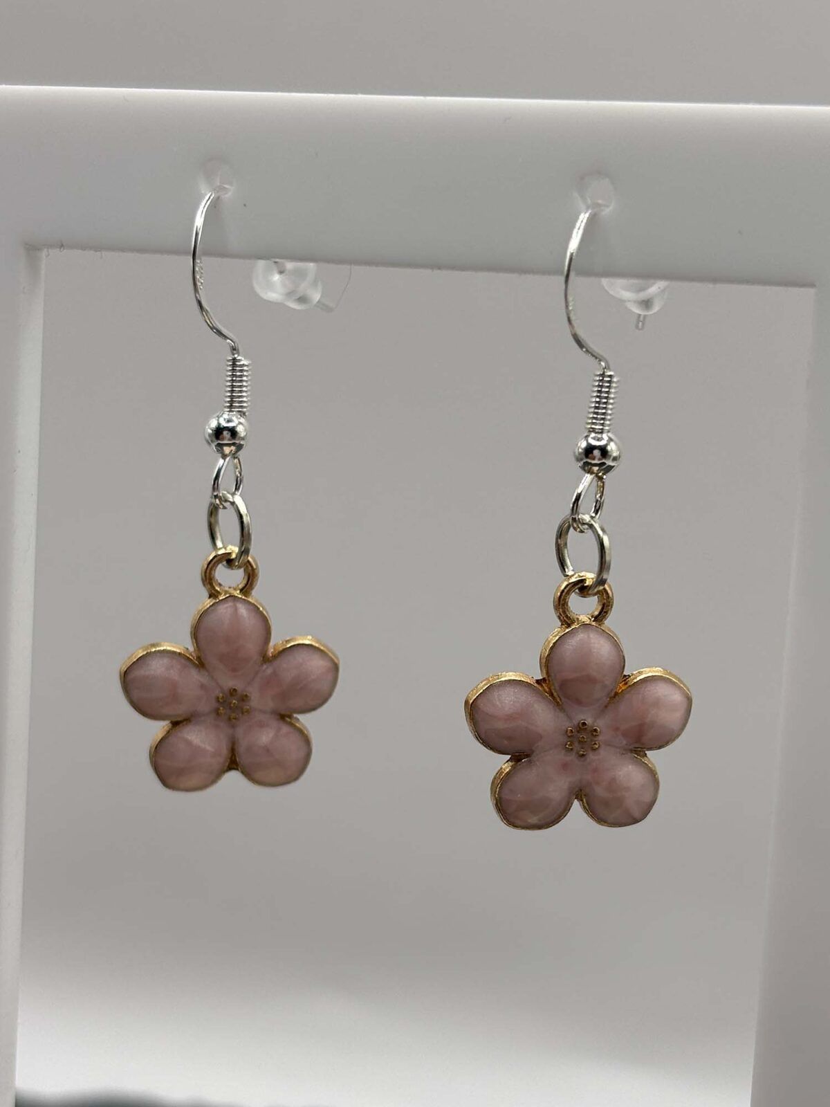 Ohrschmuck im Blüten Design, verspielte Ohrringe für Damen