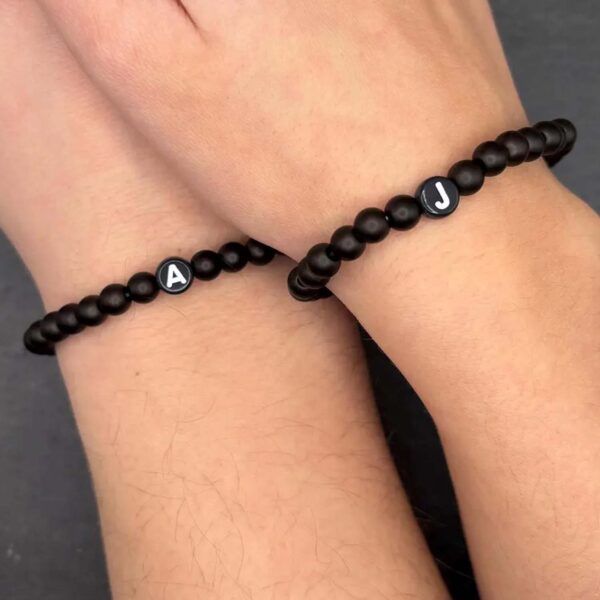 Couple Armband schwarz personalisierbar mit Buchstaben Perlen als Geschenk für Paare