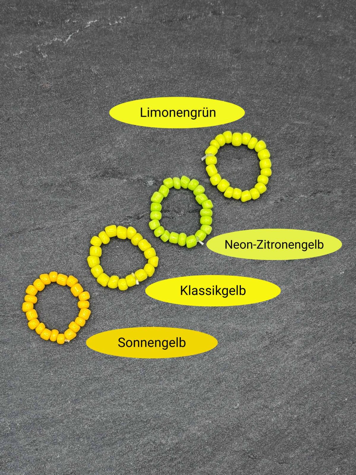 Handgefertigte elastische Ringe in verschiedenen Farben