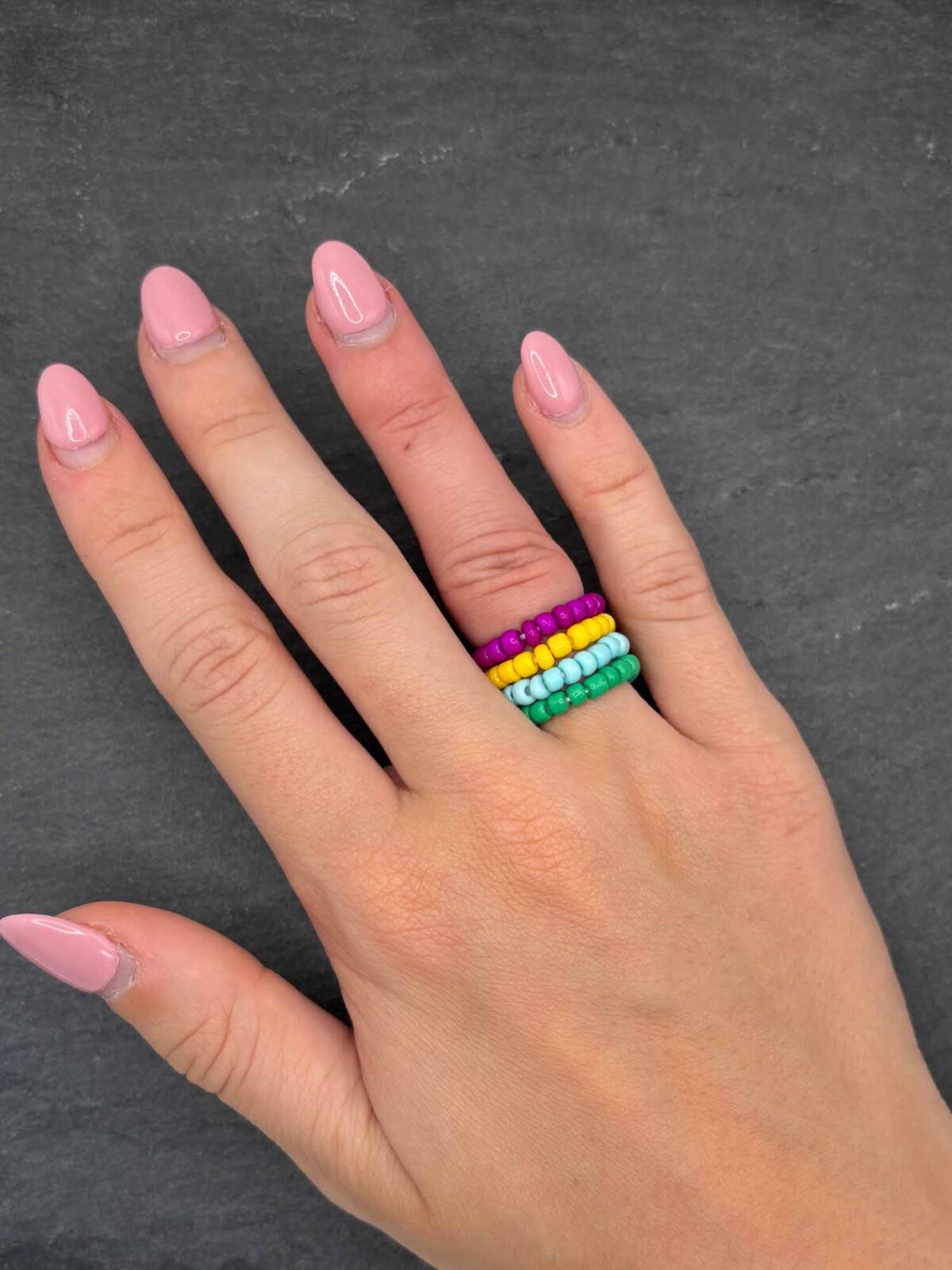 Schmuck Perlenring Set bunt auf dehnbarem Band
