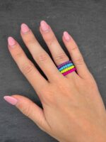 Elastische Ringe aus Perlen in vielen bunten Farbkombinationen