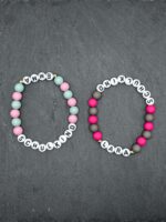 Buntes Perlenarmband mit Schulkind Schriftzug und Namensperlen