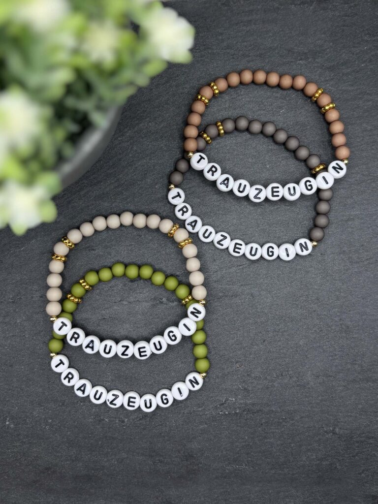 Perlenarmband Trauzeugin in vier Farben für Hochzeit und JGA