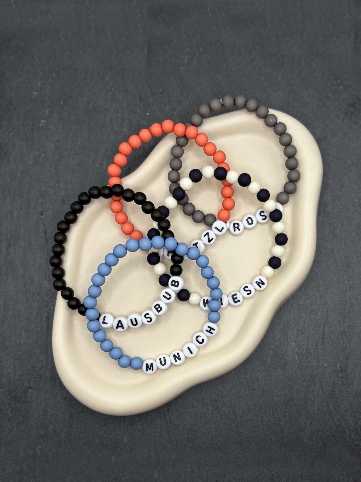Trachtenschmuck Perlenarmband mit Schriftzug für Volksfeste