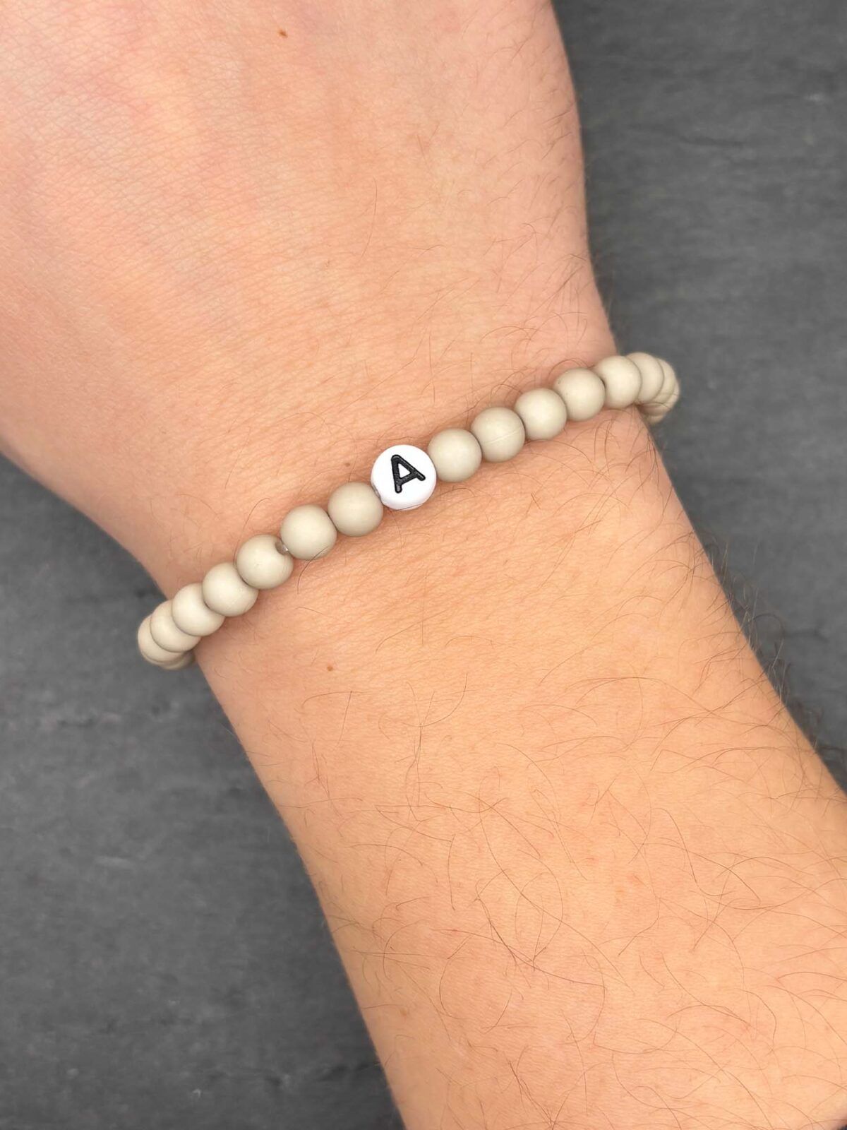 Armband mit Buchstaben Perlen individuell personalisierbar