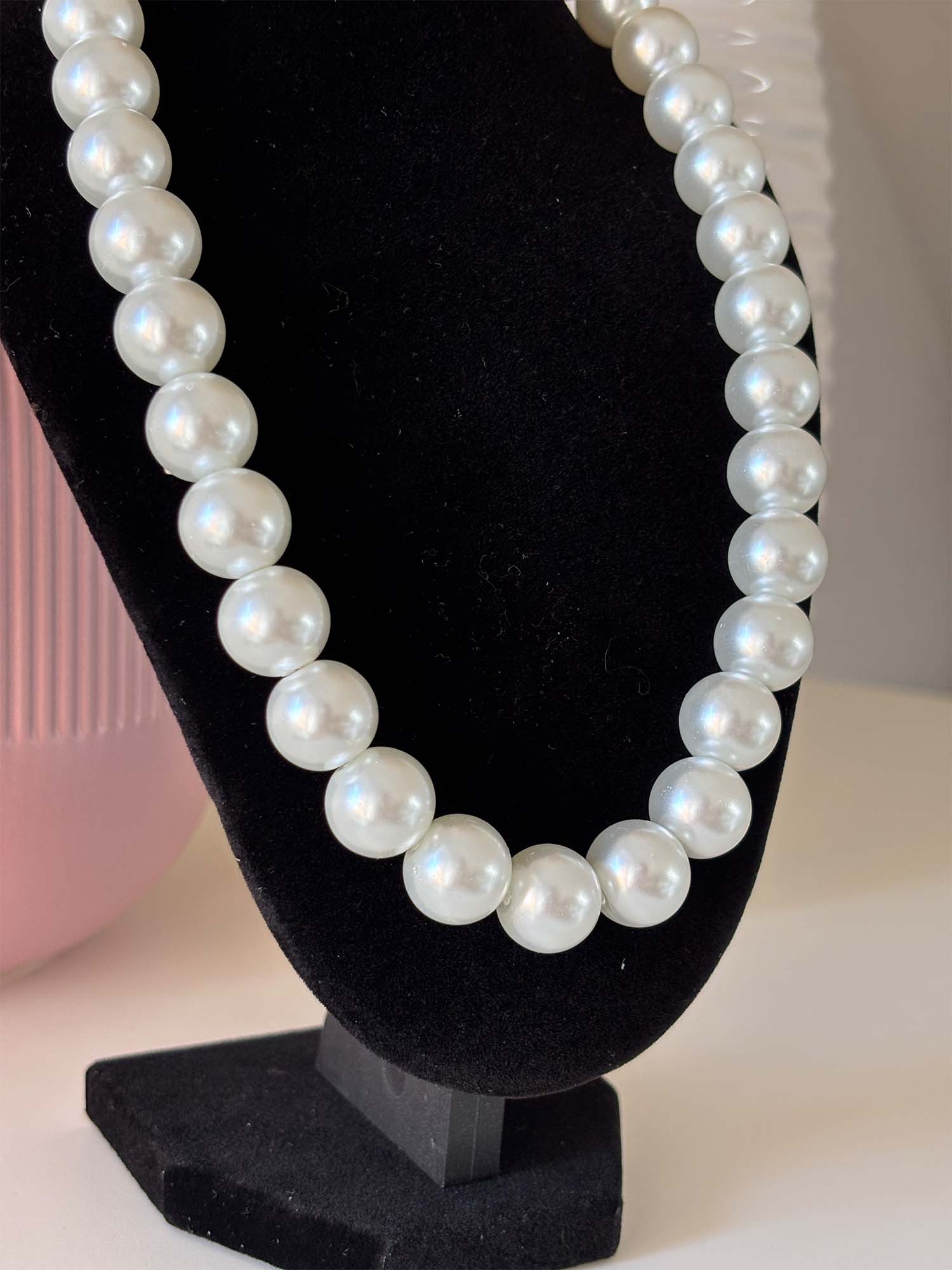 Klunker_Kette_Glaswachsperlen_Nahaufnahme_Perlen_Kettenkopf Edle Glasperlenkette mit 10mm Perlen für festliche Anlässe