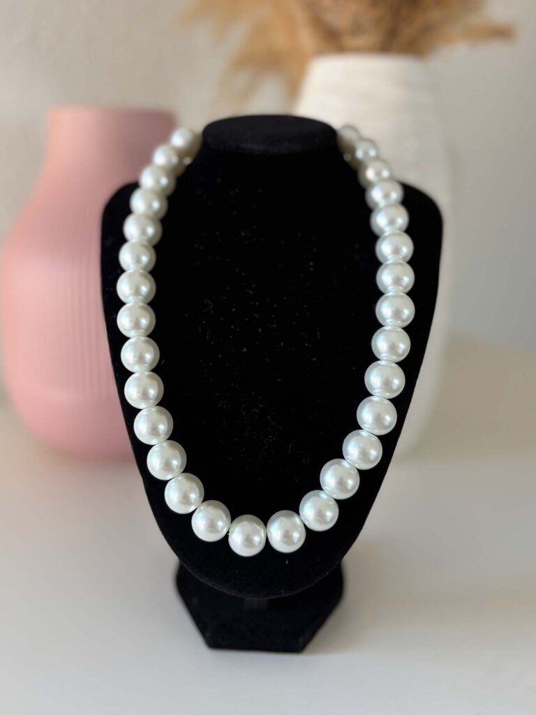 Elegante Perlenkette aus Glasperlen mit Edelstahlverschluss