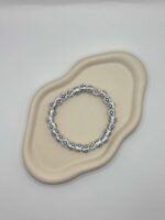 Schlichtes Kreuzperlen Armband einzeln präsentiert