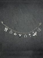 Individuelles silberfarbenes Charmarmband mit Schleife, Schlüssel, LOVE und Flugzeug