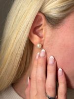 Elegante Perlen-Ohrstecker in Perlmutt-Optik