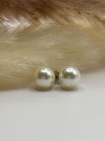 Elegante Perlen-Ohrstecker in Perlmutt-Optik – Bild 5