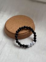 Schwarzes Perlenarmband für Männer mit Marmorstein-Perlen – Bild 2