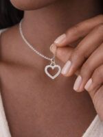 Filigrane Herzkette mit Glitzerstein-Anhänger Silber – Bild 2